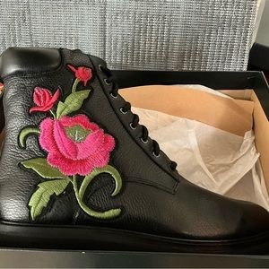 Keneth Cole women’s boots. Black, size 10.